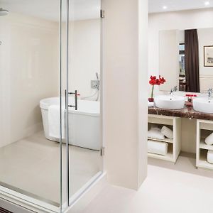 Suite "Master" met een Slaapkamer en een King Size Bed